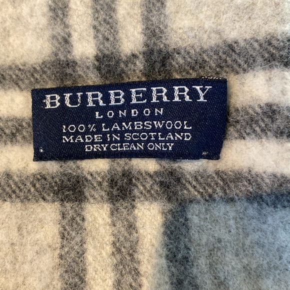 Burberry Lambswool Scarf - Picture 3 of 4